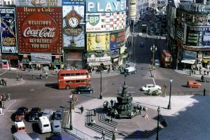 Piccadilly Circus with the Eros statue in the foreground. Photo probably from the late sixties. In ’72 the Guinness Time huge clock was gone.