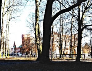 The Academic Union from the front with the main entrance on a winter day in 2011, situated right across from the main university, with a park in between. building.