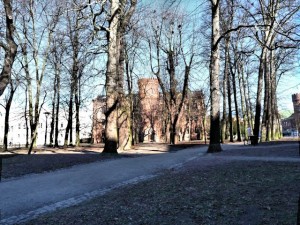 A wide view of the King's House, the tower visible? The tower of the Academic union can be seen on the right and some of the white bulding of the university on the left.