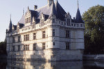 The gorgeous château d'Azay-le-Rideau risen from the water. sj74_11a061-aaA-550