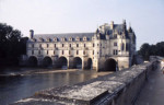 Le château de Chenonceau straddling the river Cher, one of the most visited châteaux in the Loire valley. sj74_11a062-aA-550